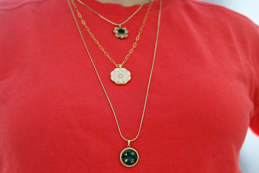 Easy Vintage Button Necklace with Jewelry Glue