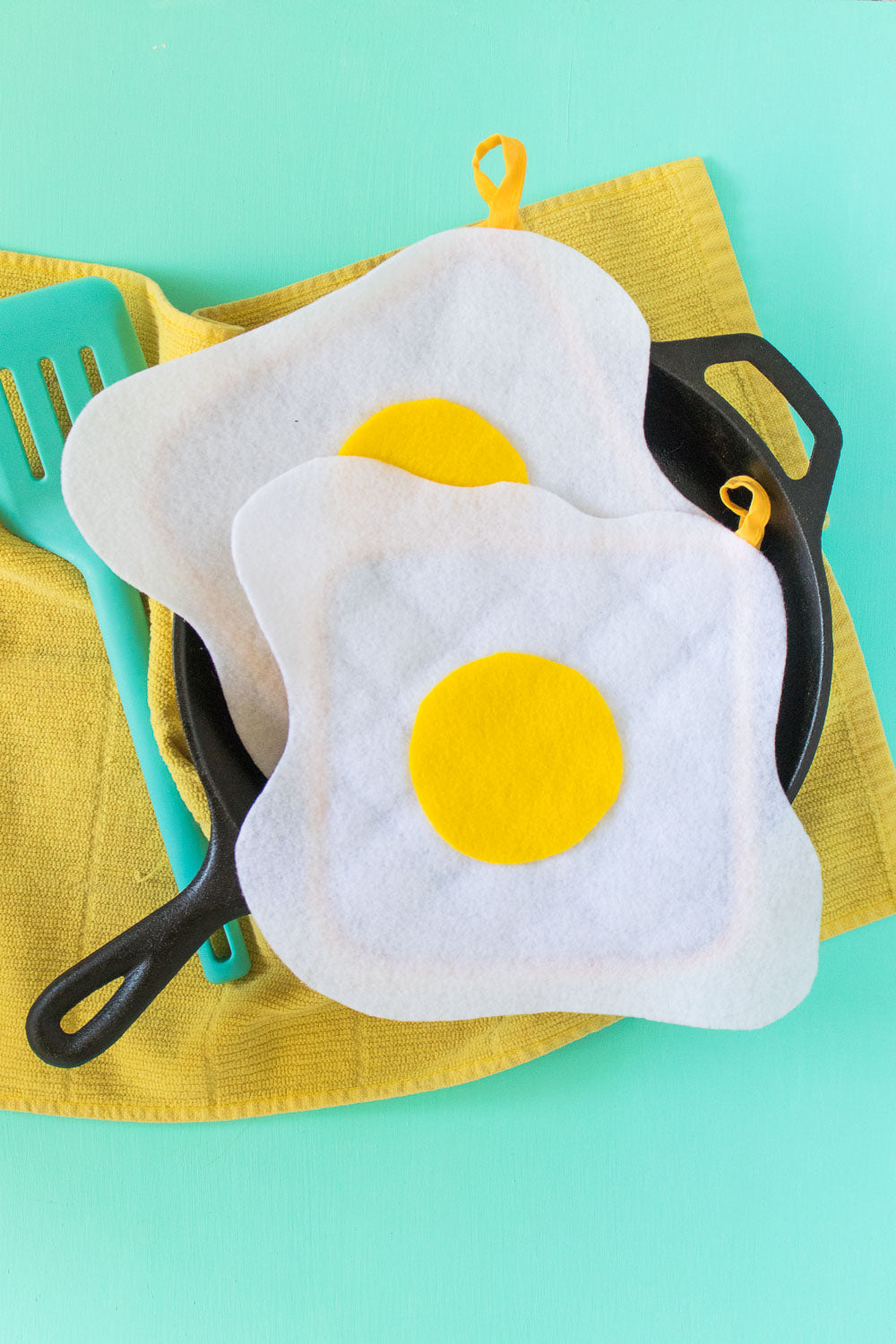DIY No-Sew Fried Egg Mitts